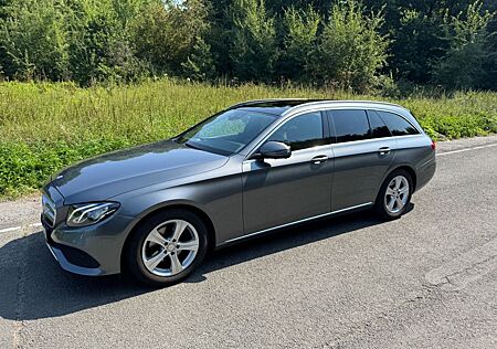 Mercedes-Benz E 220 E 220d T AVANTGARDE Autom. AVANTGARDE