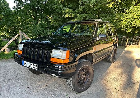 Jeep Grand Cherokee 5.2 (ZJ) Vieles gemacht