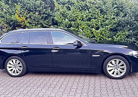 BMW 520d xDrive Touring A Luxury Line Luxury Line
