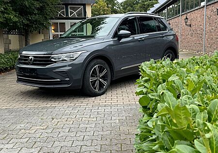 VW Tiguan Volkswagen Life Pano Matrix DAB RFK Navi