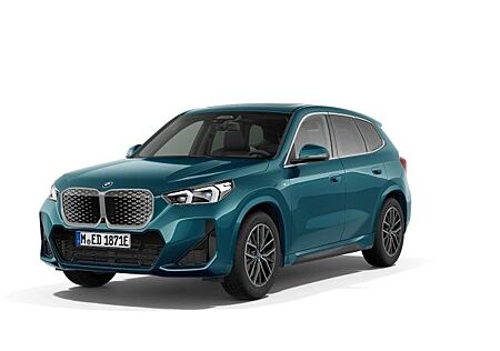 BMW iX1 xDrive30 Panorama Head-Up AHK Komfortzugang
