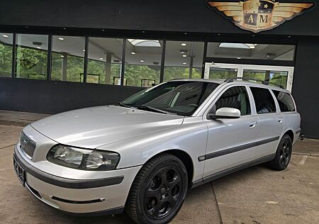Volvo V70 Kombi 2.4 Silver Edition AHK/NAVI/TEILLEDER
