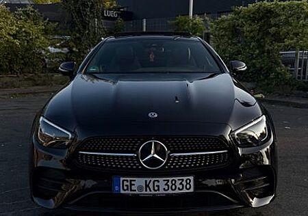 Mercedes-Benz E 220 /Amg Line/Pano/Burmester/360Kamera/Totw/Night