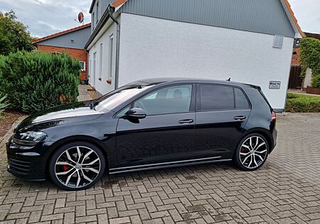 VW Golf Volkswagen 2.0 TDI DSG GTD 8-Fach bereift