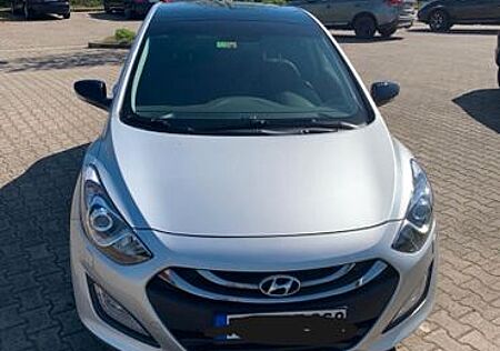 Hyundai i30 blue 1.6 CRDi 100kW Style Style