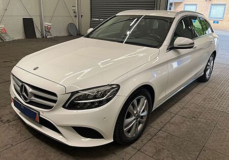 Mercedes-Benz C 180 C 180T AVANTG.EDITION *LED*NAVI*AHK*KAMERA*