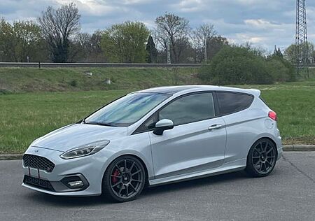 Ford Fiesta 1,5 EcoBoost ST mit Styling-Paket ST ...