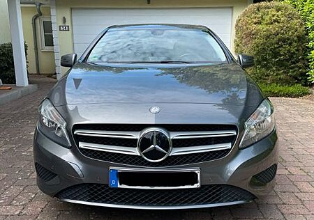 Mercedes-Benz A 180 8-fach bereift Alufelge Top Ausstattung