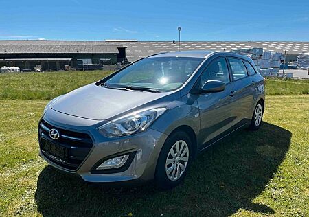 Hyundai i30 1.6 CRDi 81kW FIFA World Cup EDT. Gold
