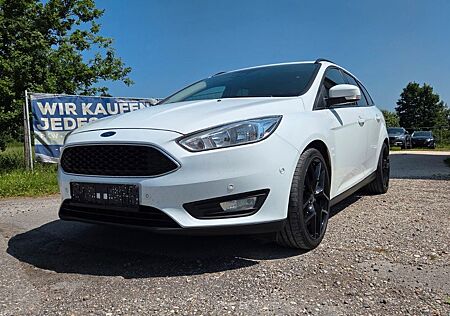 Ford Focus 1,5TDCi Navi AHK 8fach bereift Scheckheft