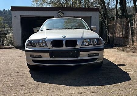 BMW 320i -