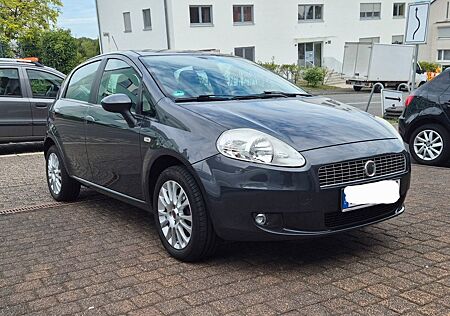 Fiat Grande Punto 1.4 8V Active, 8-Fach bereift