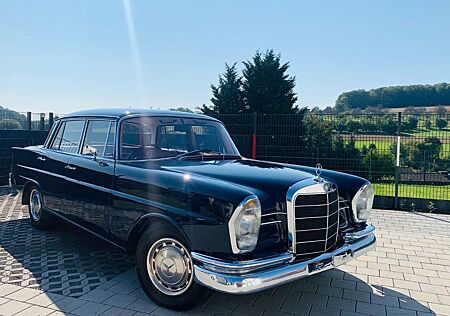 Mercedes-Benz 220 S W111 Heckflosse Rechtslenker