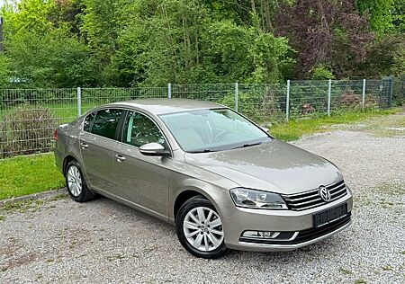 VW Passat Volkswagen Lim. Aut. NUR70tkm|KLIMA*TEMP*PDC*AHK*
