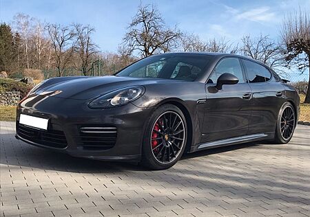 Porsche Panamera GTS