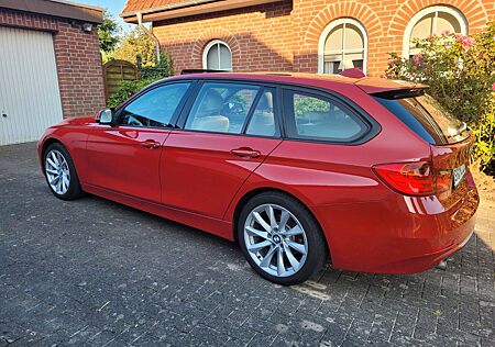 BMW 320d EfficientD. Ed. Touring Modern Line Mod...