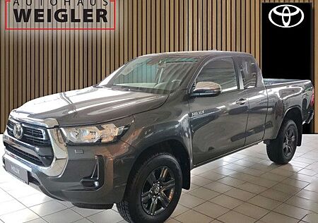 Toyota Hilux gebraucht kaufen Toyota Hilux Extra Cab 2.8 Com.div.Farben /Lager
