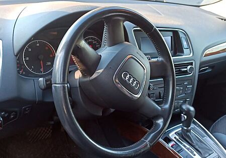 Audi Q5 2.0 TDI S tronic quattro -