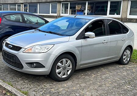 Ford Focus Lim. Style / TÜV