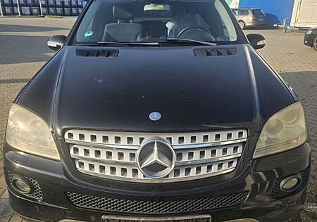 Mercedes-Benz ML 350 -