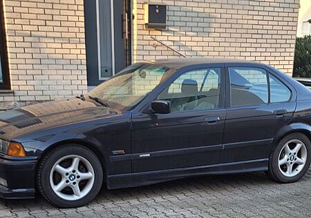 BMW 318is E36, Class 2. Sondermodell Limited Spo