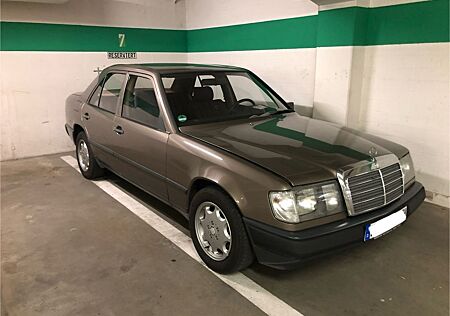Mercedes-Benz E 230