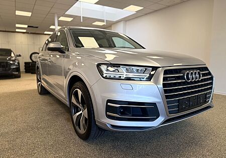 Audi Q7 3.0 TDI QUATTRO / 7 SITZE / PANO