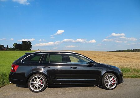 Skoda Octavia 2.0 TDI Combi RS Gr Tec / 1.Hd / HU05.27