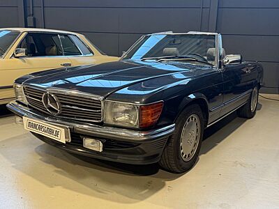 Mercedes-Benz SL 560 R107