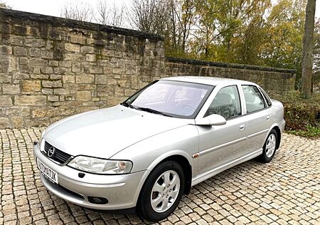 Opel Vectra 1.8 16V Elegance Aut.1.Hand Klima PDC TÜV