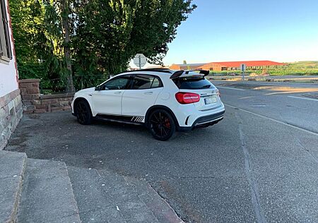 Mercedes-Benz GLA 45 AMG Mercedes-AMG GLA 45 4MATIC DCT AMG