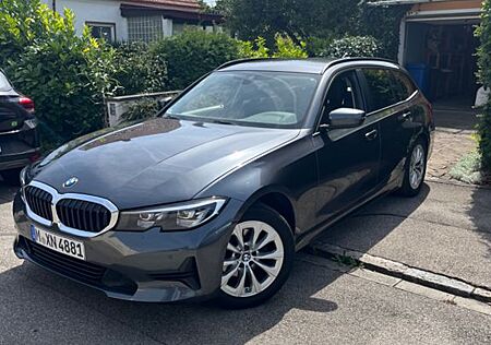 BMW 320i Touring Advantage Auto Advantage