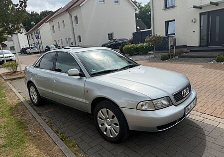 Audi A4 2.4 -