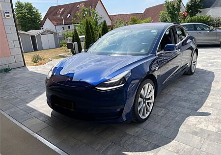 Tesla Model 3 Allradantrieb mit Dualmotor Long Ran...