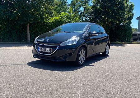 Peugeot 208 1.0 PureTech 68 , gepflegter Zustand