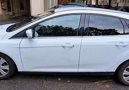 Ford Focus 1,0 EcoBoost 92kW Titanium TÜV+SERVICE NEU