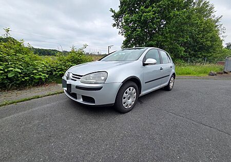 VW Golf Volkswagen 1.4 Navi Kamera Bluetoot HU 01.27