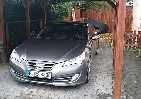 Hyundai Genesis 3.8 V6 Automatik -