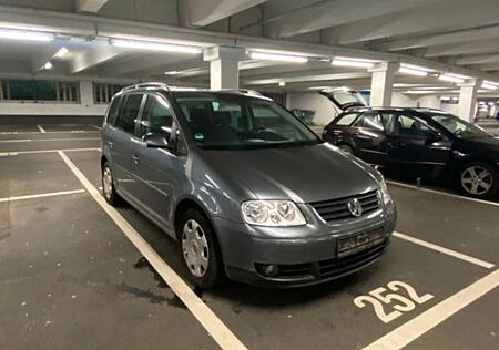 VW Touran Volkswagen 2.0 FSI Highline Highline