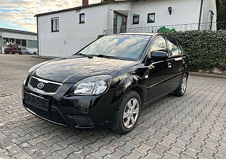 Kia Rio 1.4 ATTRACT Klima 8 Fach bereift TÜV 03.2027