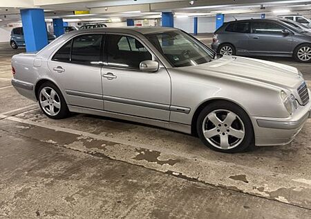 Mercedes-Benz E 200 KOMPRESSOR CLASSIC Classic