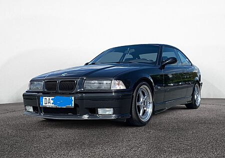 BMW 320i Coupe