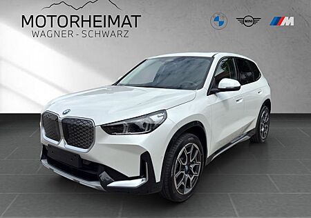 BMW iX1 eDrive20 xLine 19" Travel-Paket SHZ PanoDa