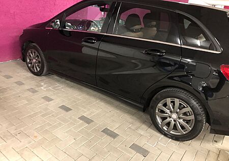 Mercedes-Benz B 180 d -
