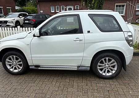 Suzuki Grand Vitara 1.6 Black and WhiteTÜV 08/27