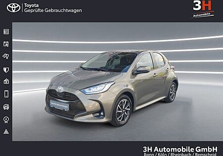 Toyota Yaris Club 1.5l 6-Gang *1.Hand* ACC DynLicht SHZ