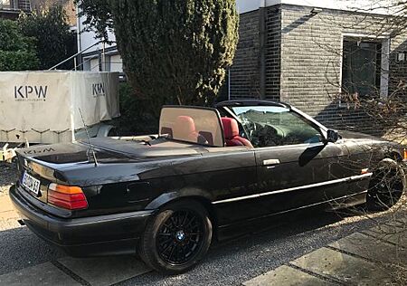 BMW 320i Cabrio E 36 Top Fahrzeug