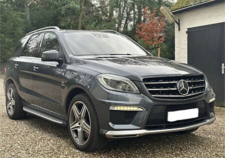 Mercedes-Benz ML 63 AMG 4MATIC + Scheckheft + TÜV