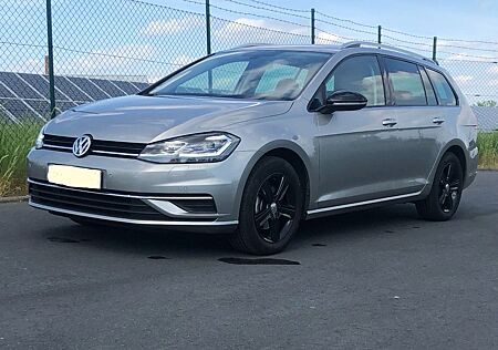 VW Golf Volkswagen 1.6TDI Var. Sound ACC LED PDC Kamera