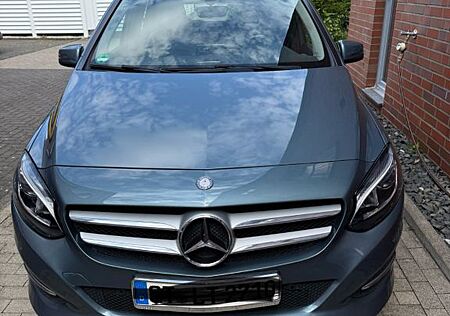 Mercedes-Benz B 180 -